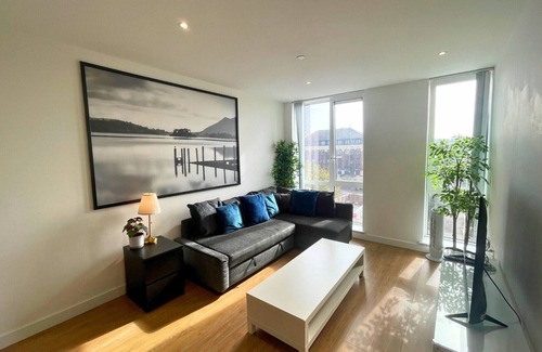 Bracknell Apartment | Bracknell RWH Stunning Two Bedroom Apartment