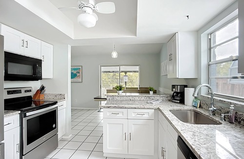 Trailer Estates House | Bradenton Paradise 4BR/2BA HEATED POOL & Mini Putt