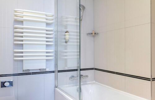 8th Arrondissement Hotel | Bradford Elysées - Astotel