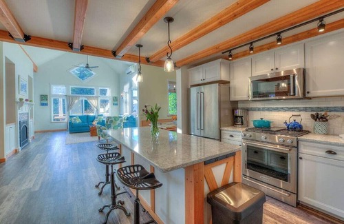 Eastsound Cottage | Bramble Seaview Cottage (Entire Property) with Sparkly Water View in Eastsound