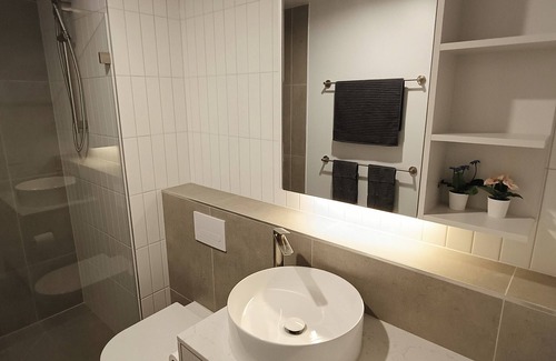 Lyons Apartment | Brand new 1B apartment in Woden Pool Sauna Gym