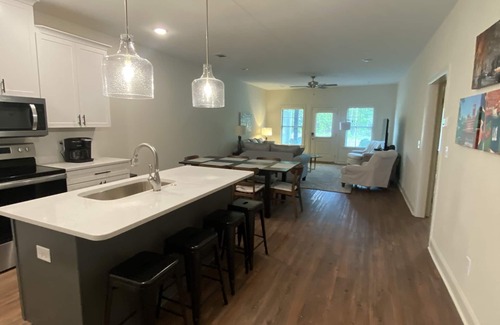 Auburn House | Brand New! 2.2 miles to football stadium. 2.5 to Toomer’s Corner. EV outlet.