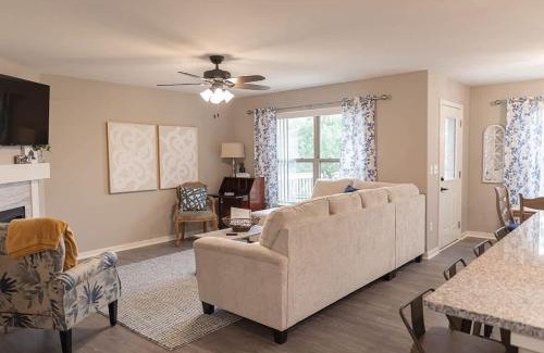 Loves Park House | Brand New 2 Bedroom with Office