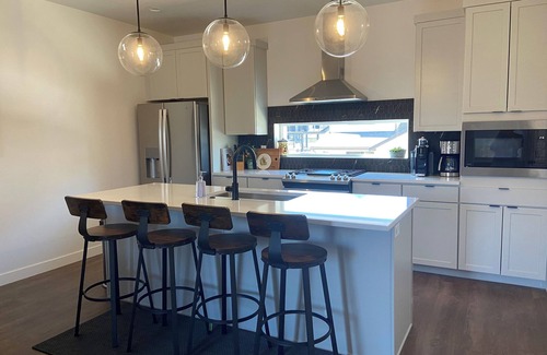 Mountain Green House | Brand New 3 bed - 3.5 bath Townhome - Hot Tub! 12mins to SNOWBASIN!