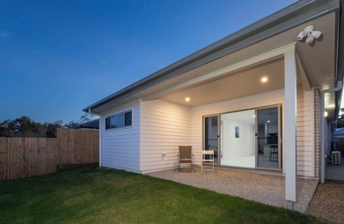 Park Ridge House | Brand New 4BR Family Oasis Easy Brisbane Access