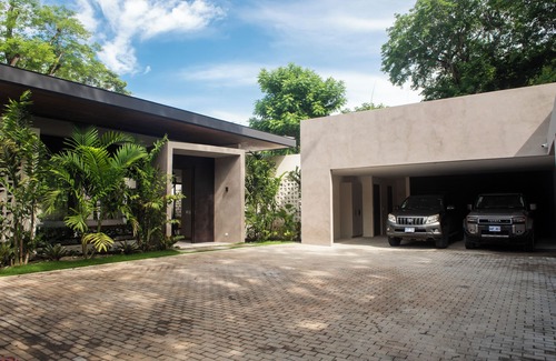 Playa Guiones Villa | Brand new 5-bed villa in the heart of Nosara with WiFi, AC, pool and jacuzzi