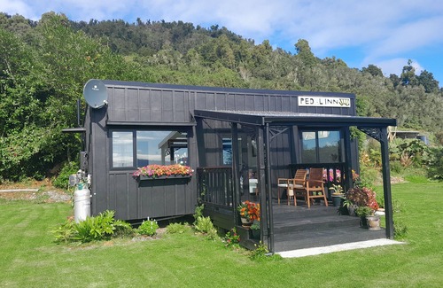 Hari Hari Cabin | Brand new accomodation for two.