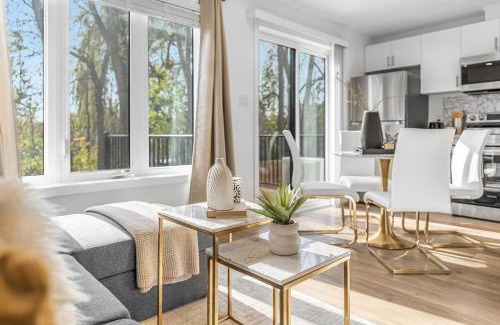 Niagara Falls Apartment | BRAND NEW and Stylish 2BR Suite With Sofa Bed, Located 7 Mins From Niagara Falls and can Sleep 6 Guests