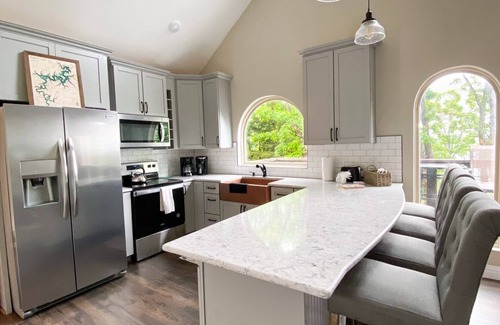 Garfield Ski Chalet | Brand new chalet (cabin) on Beaver Lake in the Ozark Mountains!.