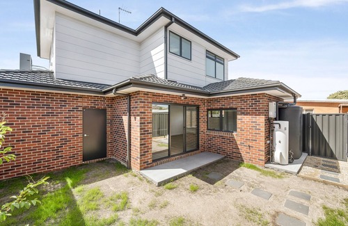 St. Albans House | Brand new comfortable bedroom in a beautiful suburb