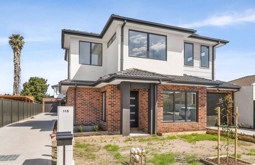 St. Albans House | Brand new comfortable bedroom in a beautiful suburb