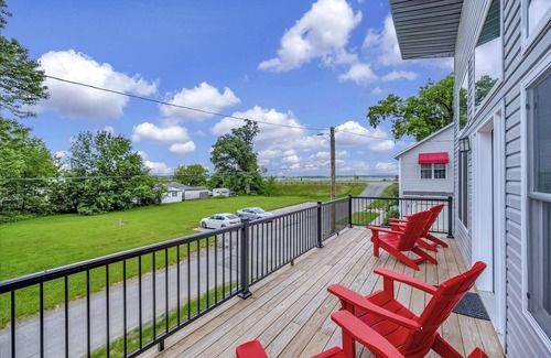 Lakeview Condo | Brand New Condo w/ furnishings plus an open water view of Indian Lake