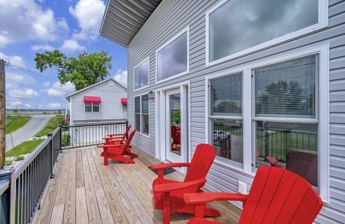 Lakeview Condo | Brand New Condo w/ furnishings plus an open water view of Indian Lake
