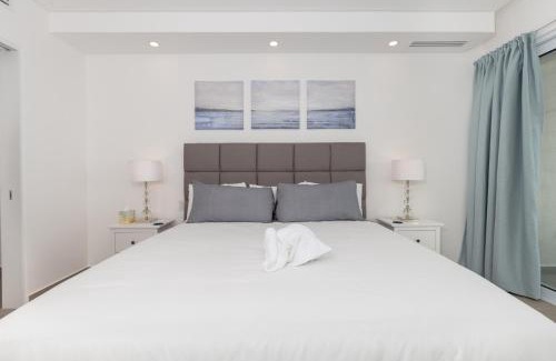 Puerto Penasco Apartment | Brand New Contemporary 2 BD Oceanfront Condo at Encantame Towers Verano E302