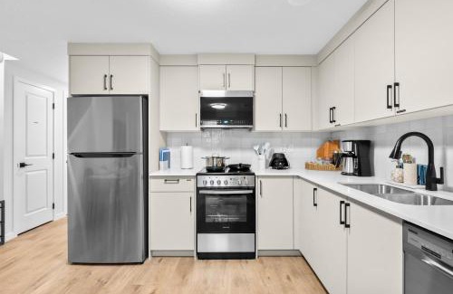 Keith House | Brand New Cozy2BR Suite Nr Calgary DT Banff Sleep4