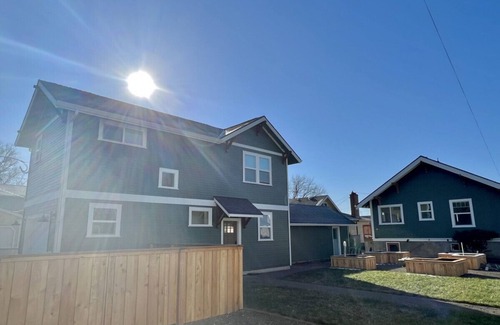 Grant House | Brand New Custom Built Cottage in Downtown w/Pool