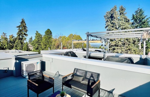 Miller Park House | Brand new furnished town home in Capitol Hill