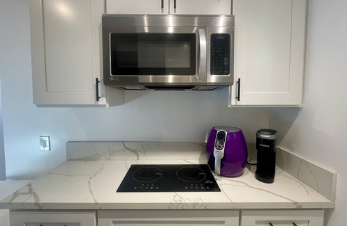 North Hollywood Cottage | BRAND NEW Guesthouse in BEST LOCATION in NoHo!