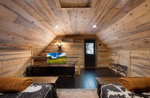 Ellijay Cabin | Brand New Guesthouse with Huge Game Room! Gorgeous Creekside Lodge! Sleeps 14!