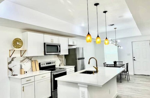 Highland Park House | Brand new home 6 min downtown