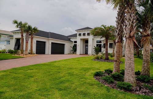 Painters Walk House | BRAND NEW HOME! Intracoastal Waterway & Beach Access! Welcome to The Blue Heron!