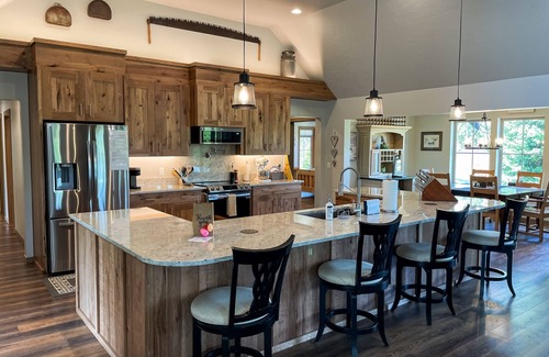 Cle Elum House | Brand new home near Cle Elum Lake, w/deck, firepit, pickleball/basketball court