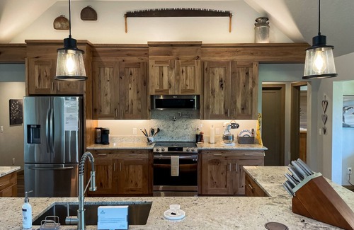 Cle Elum House | Brand new home near Cle Elum Lake, w/deck, firepit, pickleball/basketball court