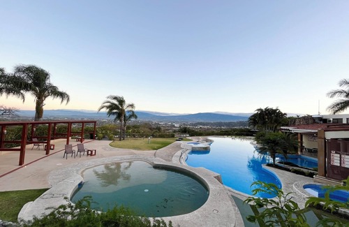 Santa Ana Apartment | Brand New lake view Penthouse with A/C, pool, gym, tennis in common area