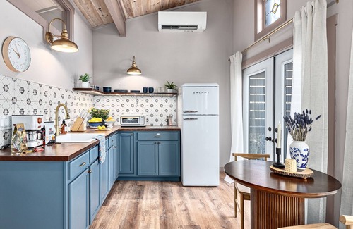 Black Mountain Cottage | Brand New Luxe Retreat + Hot Tub