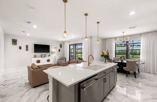 Naples House | Brand New Luxury 5 Bedroom 3 Bathroom with Pool in Naples FL