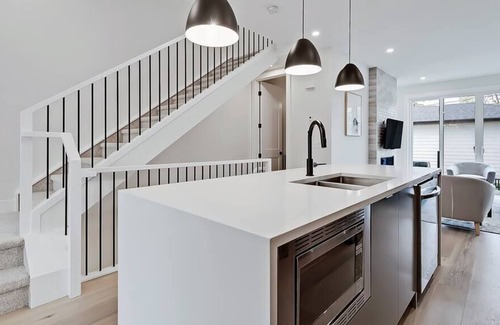Bridgeland House | Brand New Luxury Home in Bridgeland - Sleeps 10