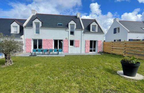 Le Palais House | Brand new luxury house near the quiet port
