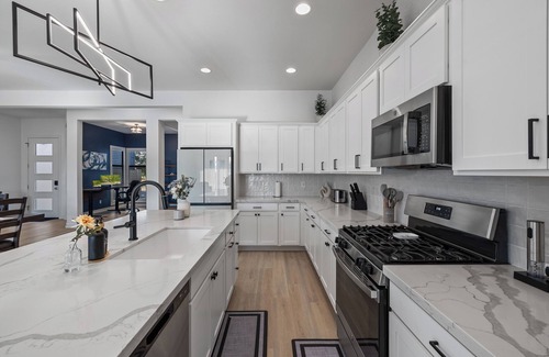 South Mountain House | Brand New Modern 3BR Retreat – Pool, Jacuzzi, Gym & Stunning Views