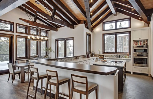 Golden House | Brand new modern ski home, top of the line finishing, the ultimate cooks kitchen