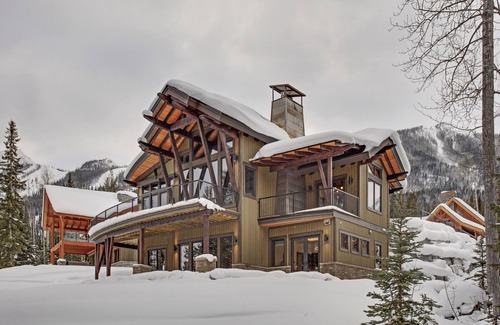 Golden House | Brand new modern ski home, top of the line finishing, the ultimate cooks kitchen