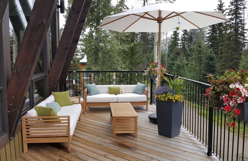 Golden House | Brand new modern ski home, top of the line finishing, the ultimate cooks kitchen