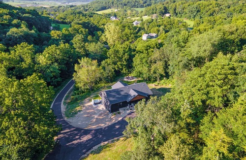 The Galena Territory House | Brand New/Secluded/Fully-loaded/Golf sim/Theater/Game room/Firepit/Hot tub