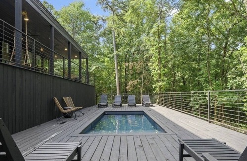 Broken Bow House | Brand New! Spacious Bougie Wooded Retreat with Heated Pool. Sleeps 22