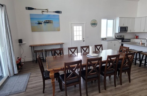 Sweetwater House | Brand New Spacious Lakehouse 5 minutes from the Lake