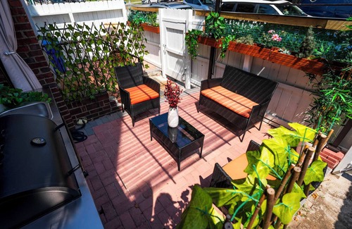 Queens Apartment | Brand New Studio! Stylish w/Laundry! Parking! Main St!