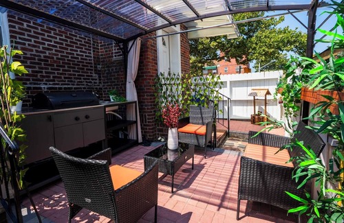 Queens Apartment | Brand New Studio! Stylish w/Laundry! Parking! Main St!