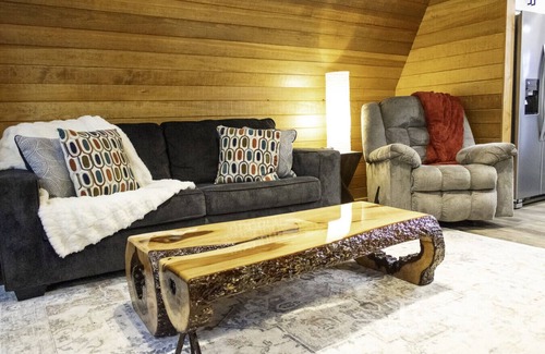 Jones Mills Cabin | Brand New! The Fox Hill Cabin: Country Views near Hot Springs