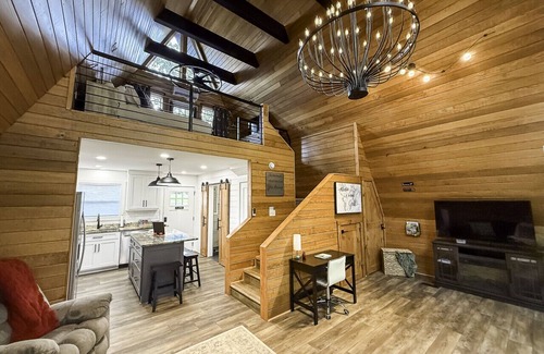 Jones Mills Cabin | Brand New! The Fox Hill Cabin: Country Views near Hot Springs