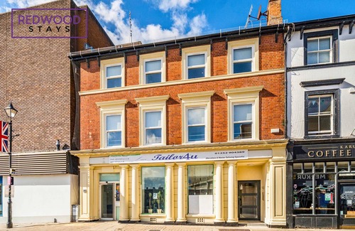 Rushmoor District Apartment | Brand New | Town Center | FREE WiFi | Balcony