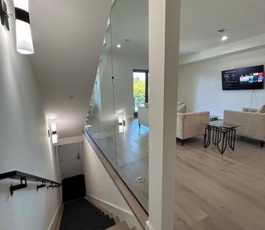 Redwood City Apartment | Brand new townhome sleeps 10