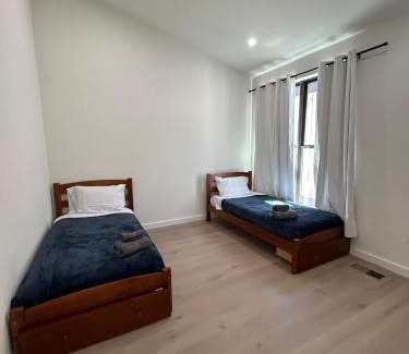 Redwood City Apartment | Brand new townhome sleeps 10