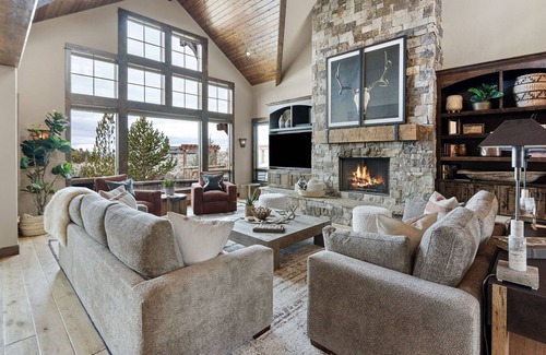 Powell Butte House | Brasada Ranch Luxury Rental, City Home , Amazing Views, Private Hot Tub