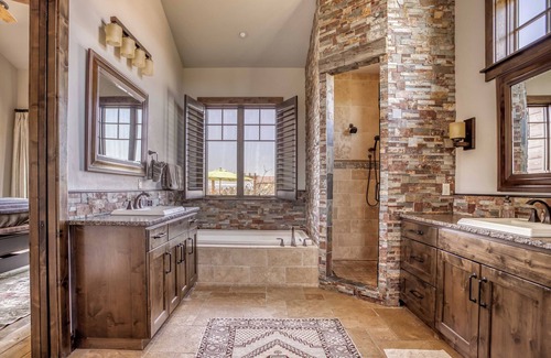 Powell Butte House | Brasada Ranch Luxury Rental, City Home , Amazing Views, Private Hot Tub