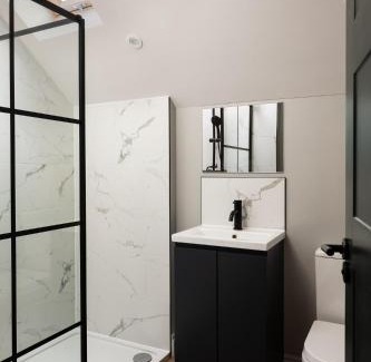 Lincoln Apartment | Brayford House Burton Road - stylish accommodation suitable for families and contractors