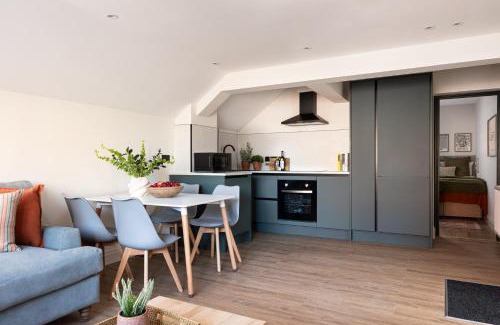 Lincoln Apartment | Brayford House Burton Road - stylish accommodation suitable for families and contractors